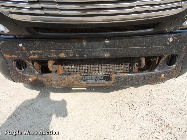 image for item FT9956 2005 Freightliner Columbia semi truck