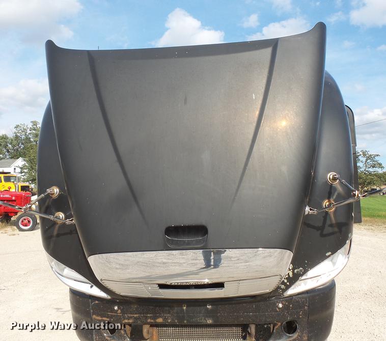 image for item FT9956 2005 Freightliner Columbia semi truck