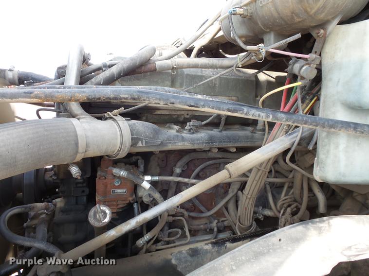 image for item FT9956 2005 Freightliner Columbia semi truck