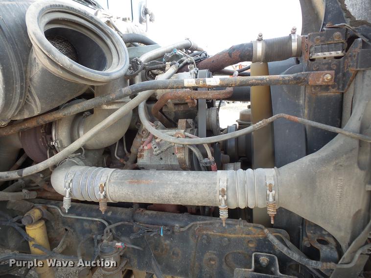 image for item FT9956 2005 Freightliner Columbia semi truck