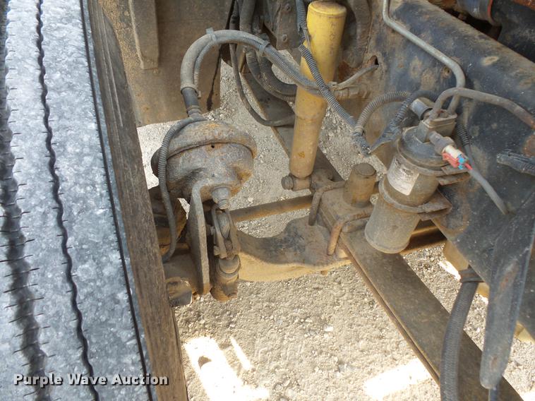 image for item FT9956 2005 Freightliner Columbia semi truck