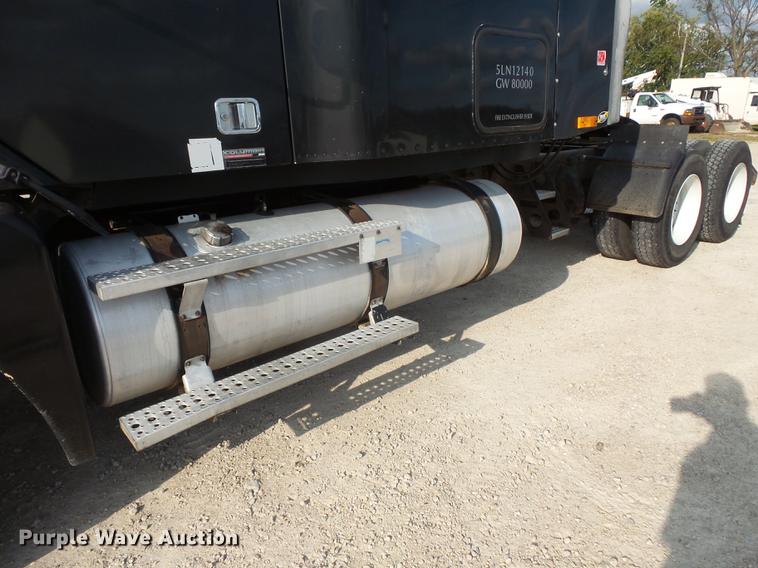 image for item FT9956 2005 Freightliner Columbia semi truck