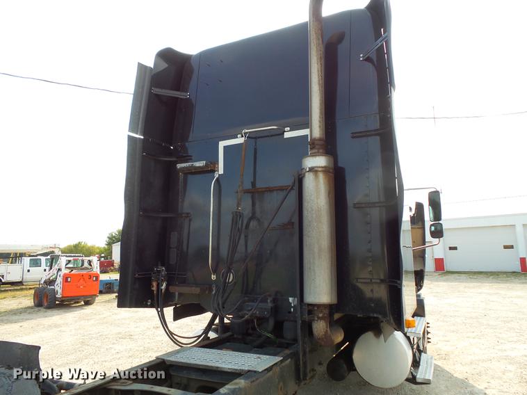 image for item FT9956 2005 Freightliner Columbia semi truck