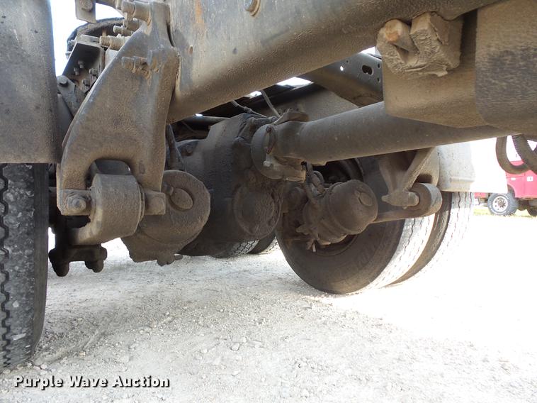 image for item FT9956 2005 Freightliner Columbia semi truck