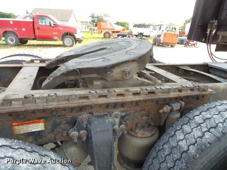 image for item FT9956 2005 Freightliner Columbia semi truck