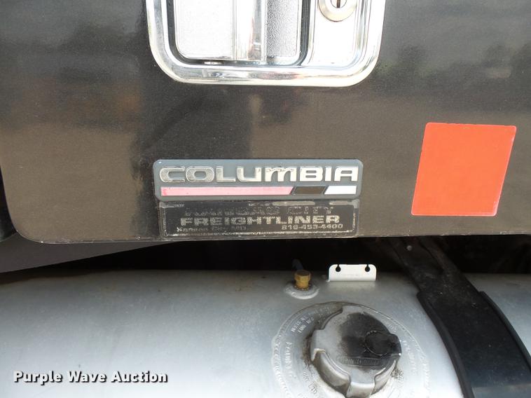 image for item FT9956 2005 Freightliner Columbia semi truck