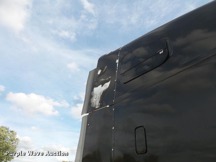 image for item FT9956 2005 Freightliner Columbia semi truck