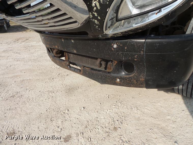 image for item FT9956 2005 Freightliner Columbia semi truck