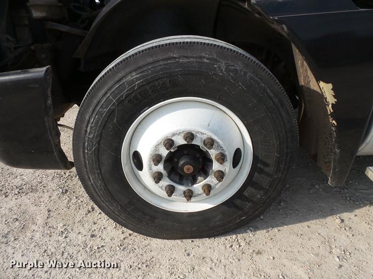 image for item FT9956 2005 Freightliner Columbia semi truck