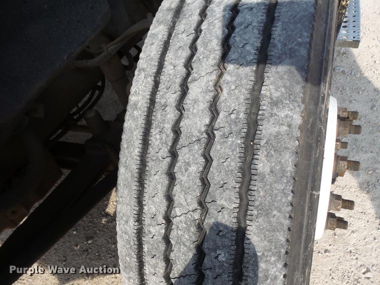 image for item FT9956 2005 Freightliner Columbia semi truck