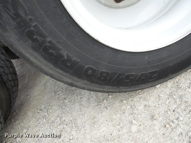 image for item FT9956 2005 Freightliner Columbia semi truck