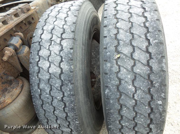 image for item FT9956 2005 Freightliner Columbia semi truck