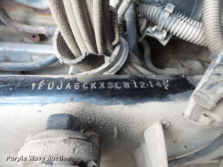 image for item FT9956 2005 Freightliner Columbia semi truck