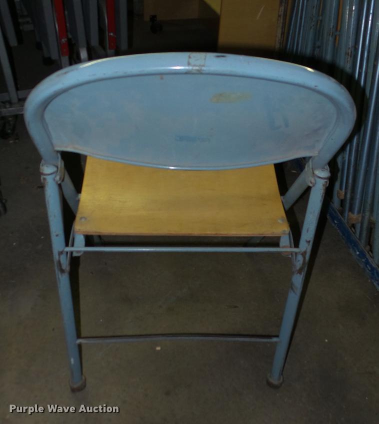 image for item AM9036 Approximately 32 folding chairs