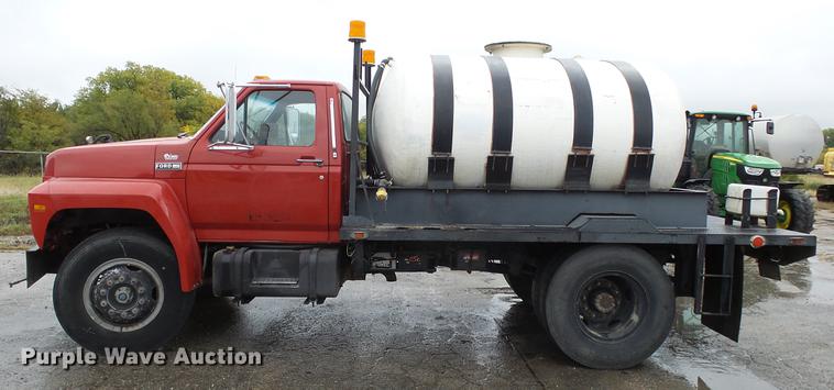 image for item AM9097 1982 Ford F700 tank truck