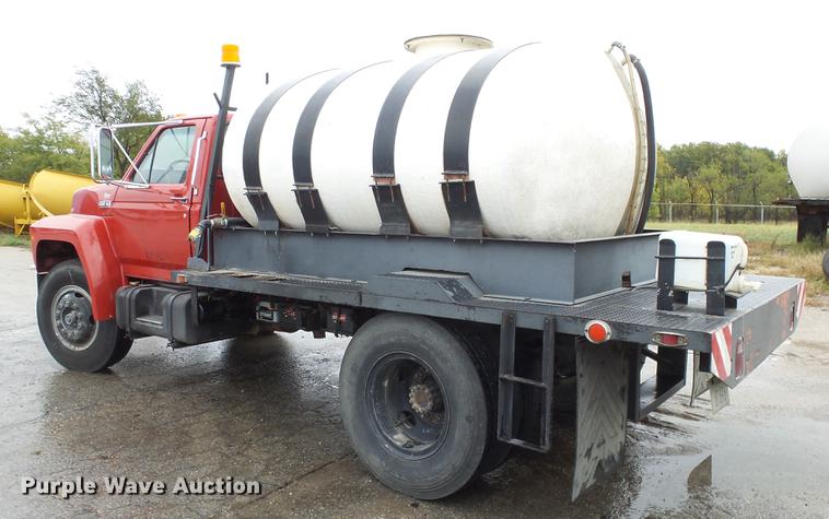 image for item AM9097 1982 Ford F700 tank truck