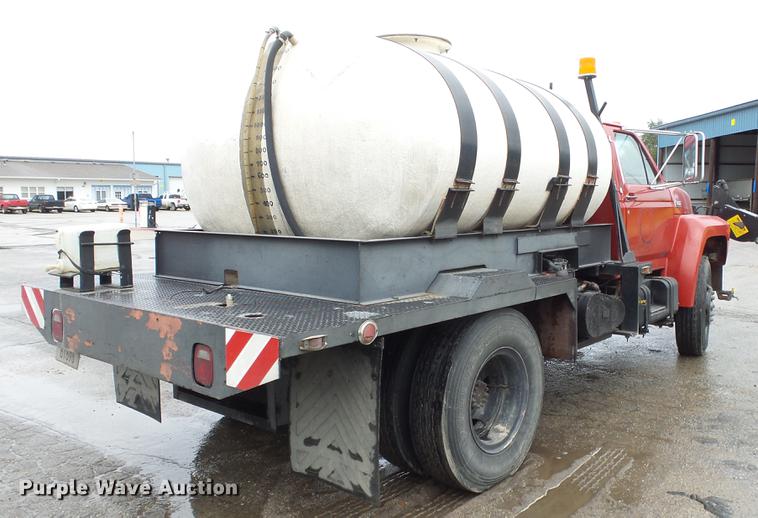 image for item AM9097 1982 Ford F700 tank truck
