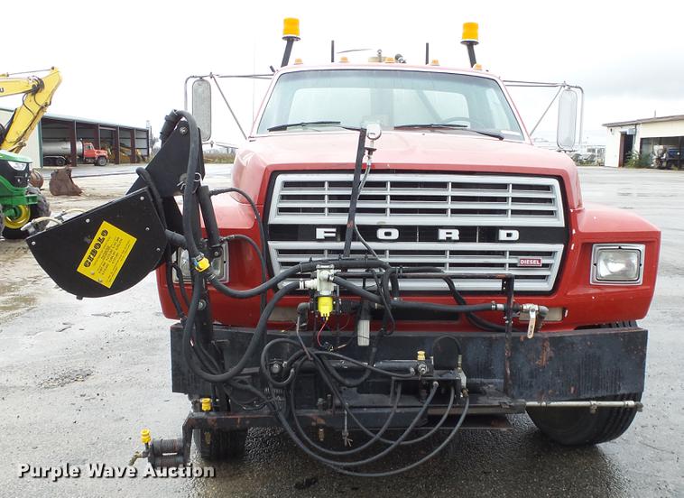 image for item AM9097 1982 Ford F700 tank truck