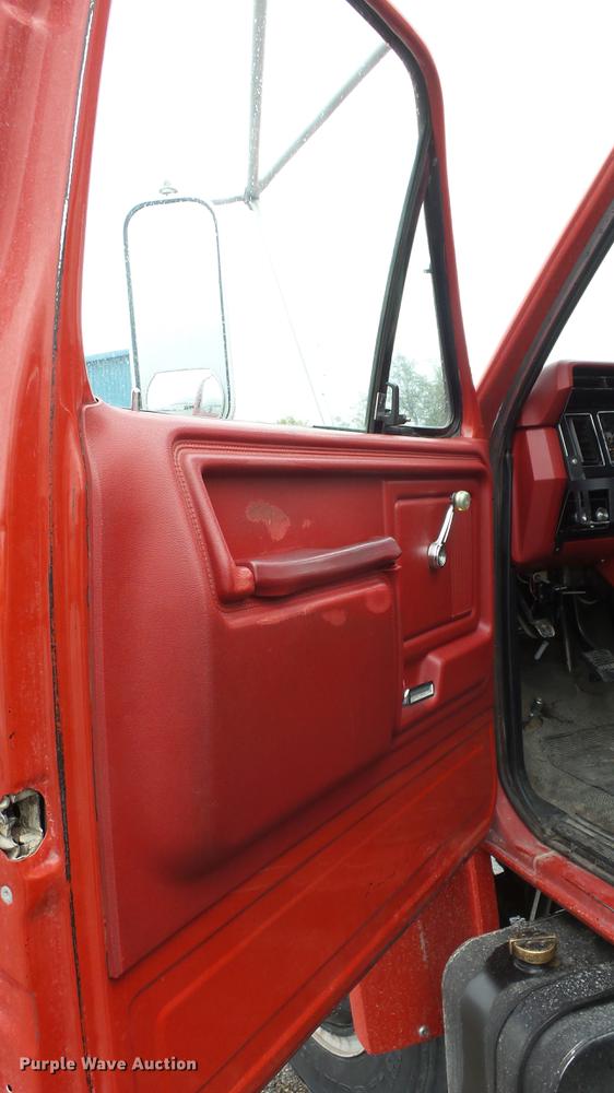 image for item AM9097 1982 Ford F700 tank truck