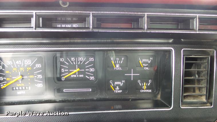 image for item AM9097 1982 Ford F700 tank truck