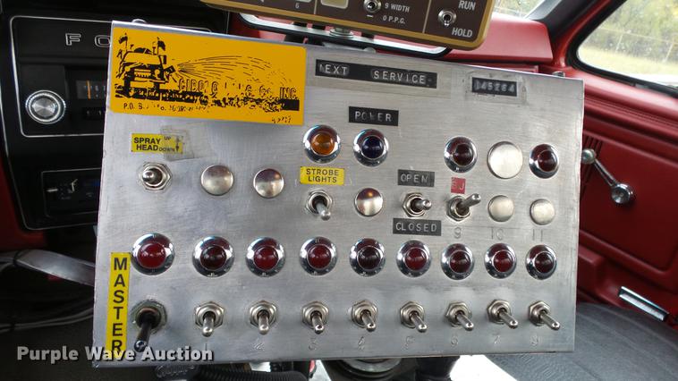 image for item AM9097 1982 Ford F700 tank truck