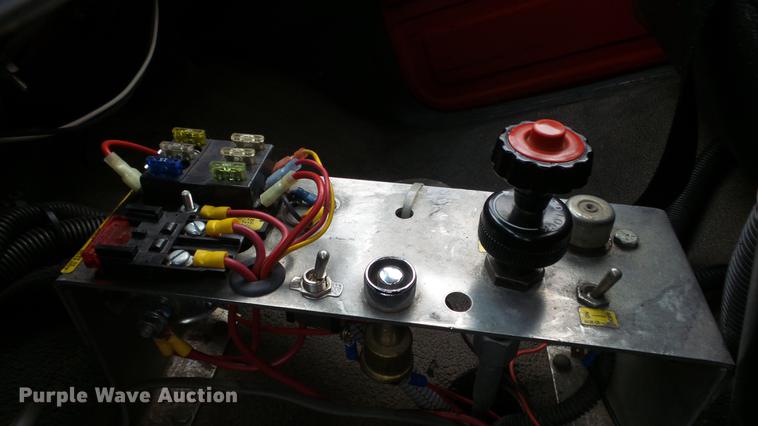 image for item AM9097 1982 Ford F700 tank truck