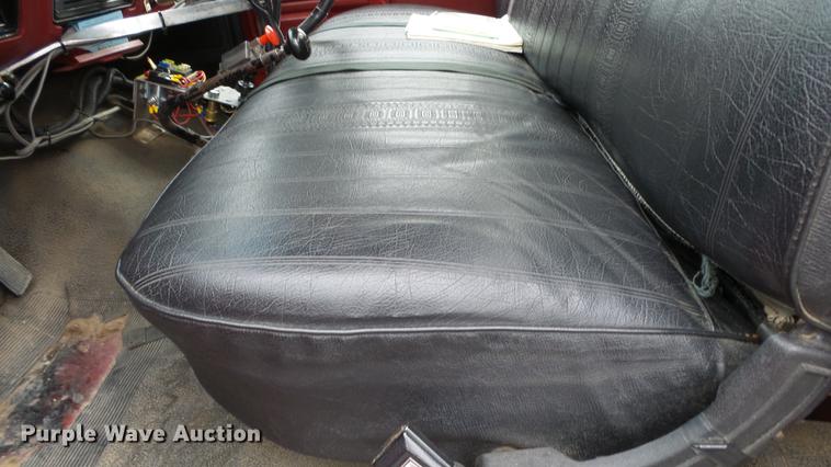 image for item AM9097 1982 Ford F700 tank truck