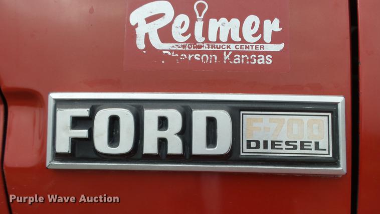 image for item AM9097 1982 Ford F700 tank truck