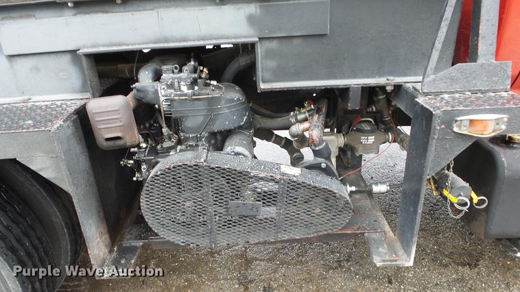 image for item AM9097 1982 Ford F700 tank truck