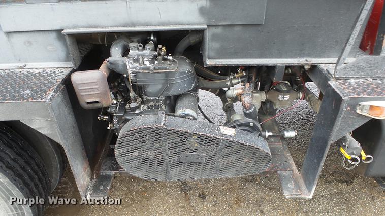 image for item AM9097 1982 Ford F700 tank truck