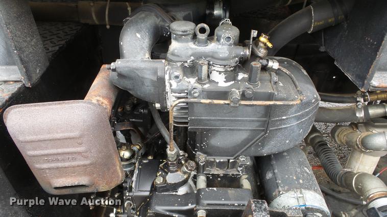 image for item AM9097 1982 Ford F700 tank truck