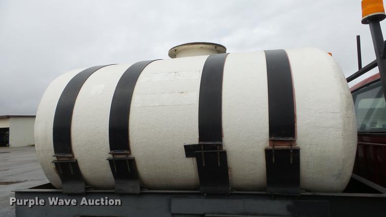 image for item AM9097 1982 Ford F700 tank truck