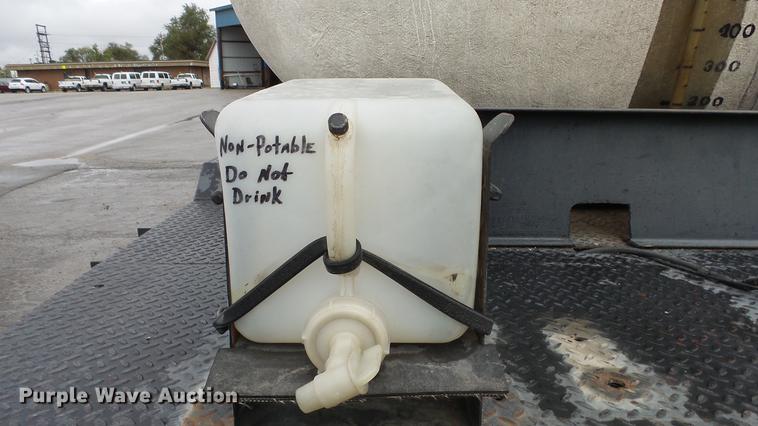 image for item AM9097 1982 Ford F700 tank truck