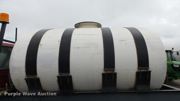 image for item AM9097 1982 Ford F700 tank truck