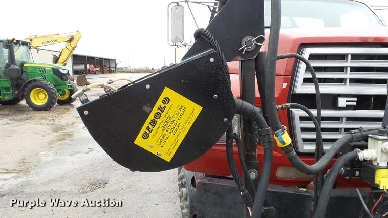 image for item AM9097 1982 Ford F700 tank truck