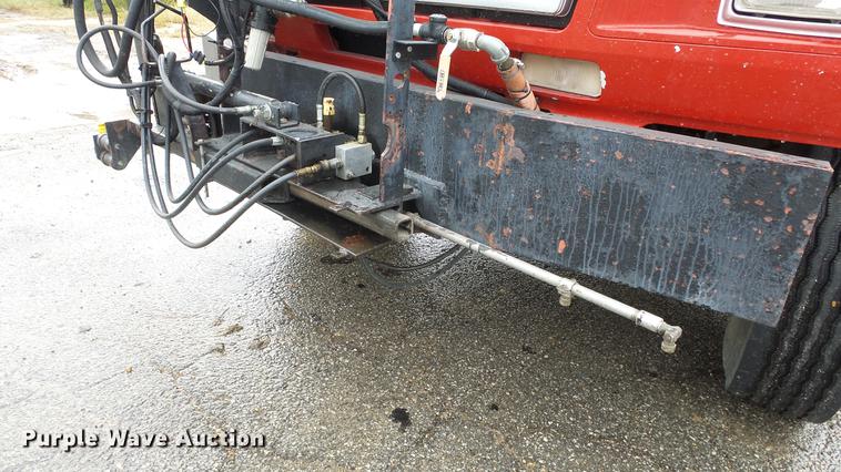 image for item AM9097 1982 Ford F700 tank truck