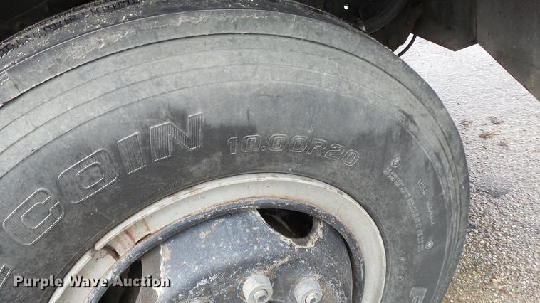 image for item AM9097 1982 Ford F700 tank truck