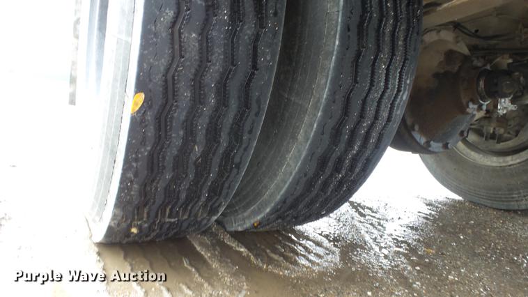 image for item AM9097 1982 Ford F700 tank truck