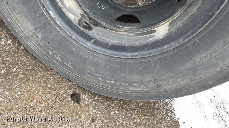 image for item AM9097 1982 Ford F700 tank truck