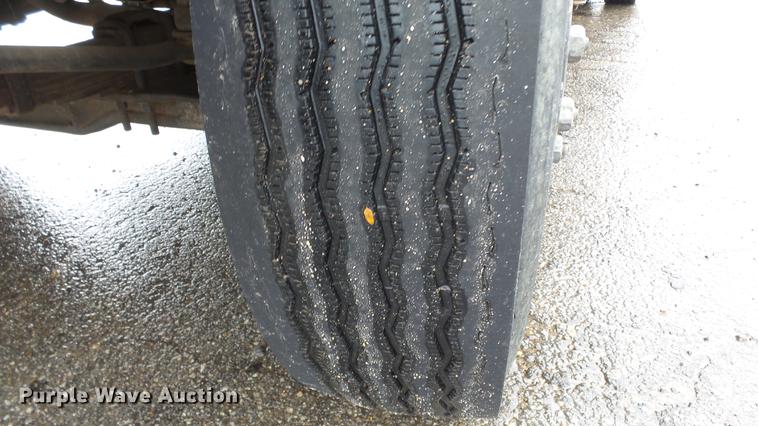 image for item AM9097 1982 Ford F700 tank truck