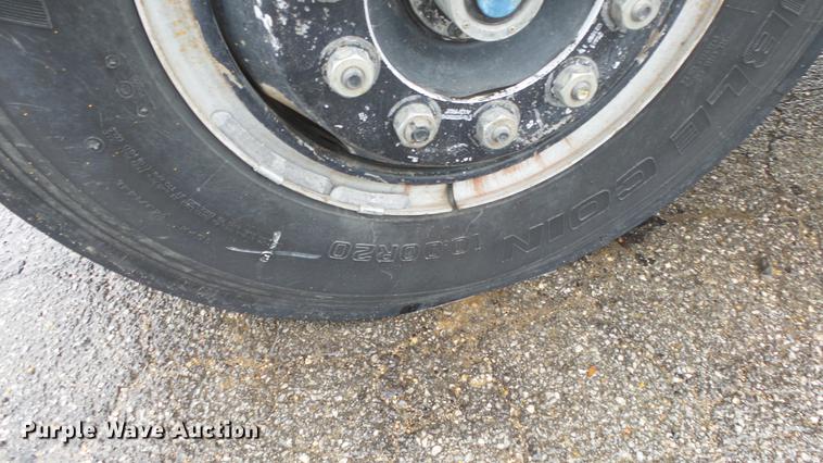 image for item AM9097 1982 Ford F700 tank truck