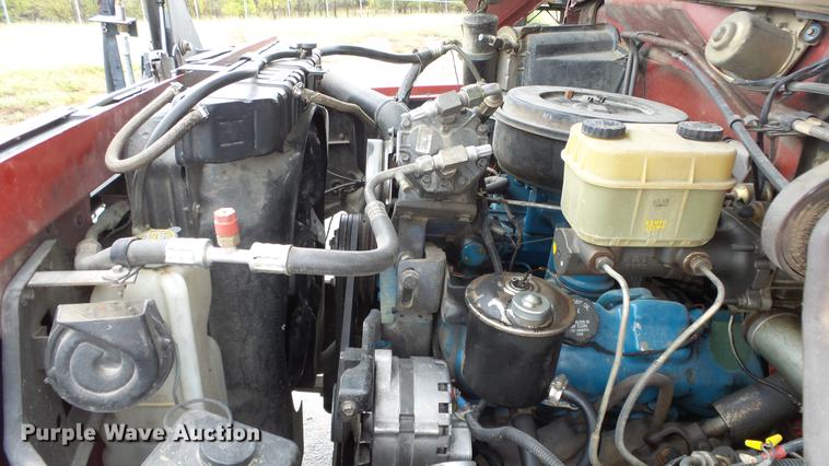 image for item AM9097 1982 Ford F700 tank truck