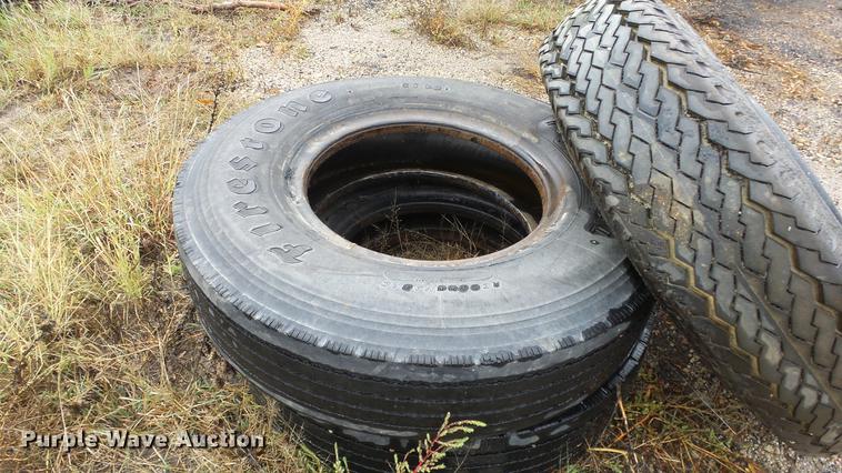 image for item AM9097 1982 Ford F700 tank truck