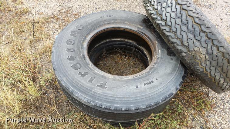 image for item AM9097 1982 Ford F700 tank truck