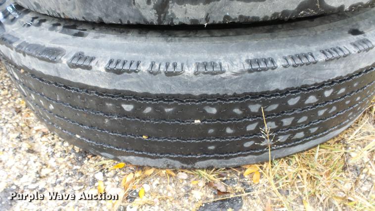 image for item AM9097 1982 Ford F700 tank truck