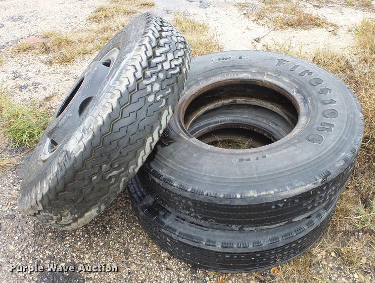 image for item AM9097 1982 Ford F700 tank truck