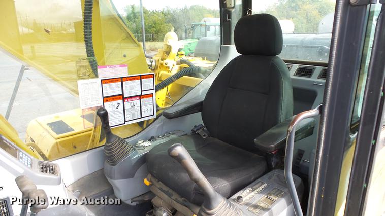 image for item AM9098 2003 Komatsu PC200LC-7L excavator