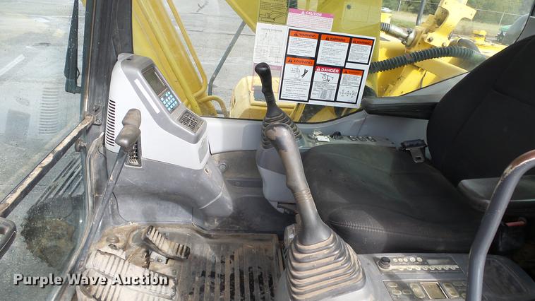 image for item AM9098 2003 Komatsu PC200LC-7L excavator