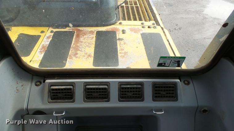 image for item AM9098 2003 Komatsu PC200LC-7L excavator