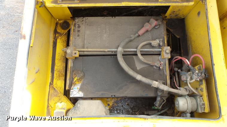 image for item AM9098 2003 Komatsu PC200LC-7L excavator